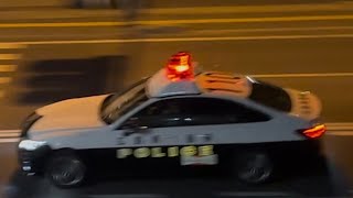 パトカー　緊急走行