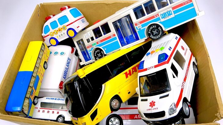 救急車とバスのミニカーが走る！緊急走行テスト！サイレンあり＆坂道をすいすい走る。