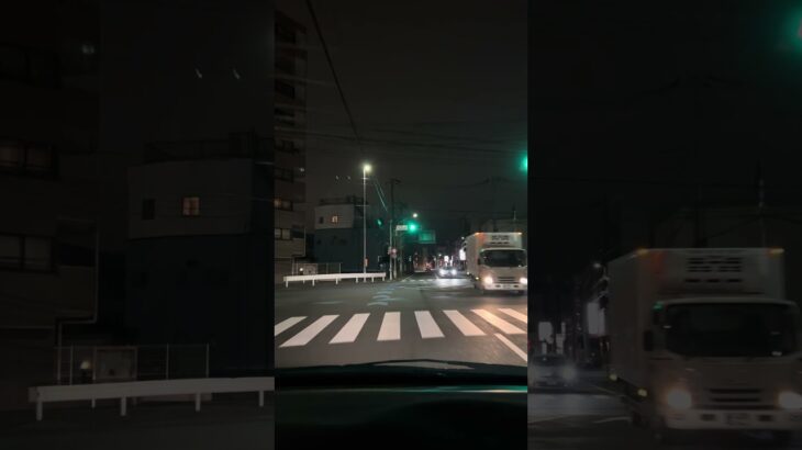 上平間付近で緊急走行中の消防車