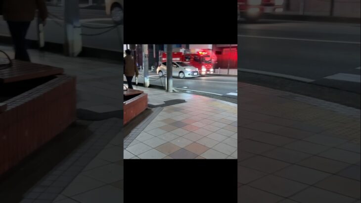 警鐘を鳴らし火災現場へ緊急走行するポンプ車【藤沢市消防局】