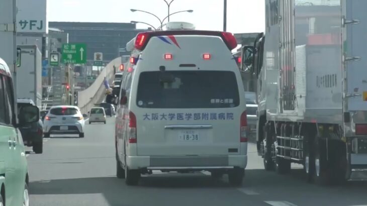 🚨渋滞している高速道路を神運転で緊急走行🚨　#救急車 #緊急走行