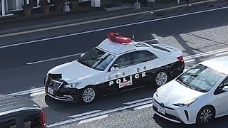 パトカー　緊急走行
