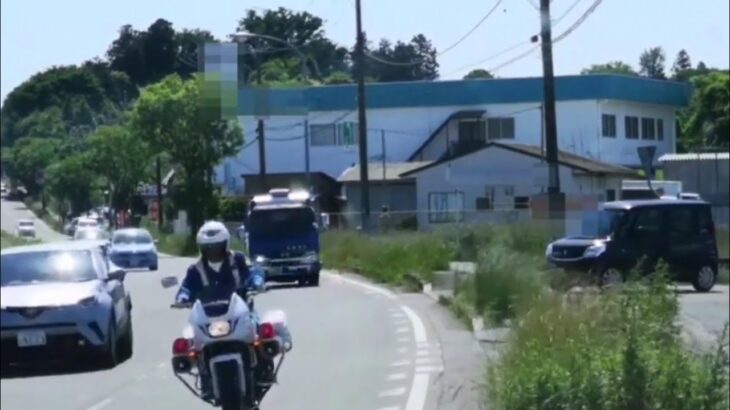 取締り　白バイ