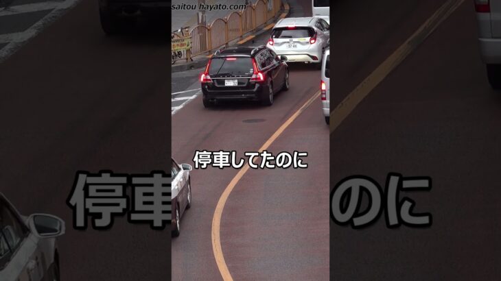【待ってましたのサイレン音】イエローカットを待ち構えるパトカーの目の前に黄色実線を跨ぐハイエースが現れた瞬間!!