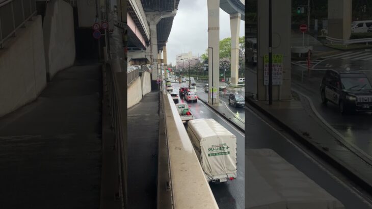 警視庁第4方面交通機動隊覆面パトカー緊急走行(220系クラウン、白)