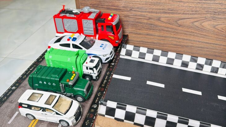 救急車のミニカー走る☆緊急走行テスト☆坂道走る｜ Ambulance miniature car runs! Emergensy driving test