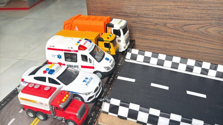 救急車のミニカー走る☆緊急走行テスト☆坂道走る｜ Ambulance miniature car runs! Emergensy driving test