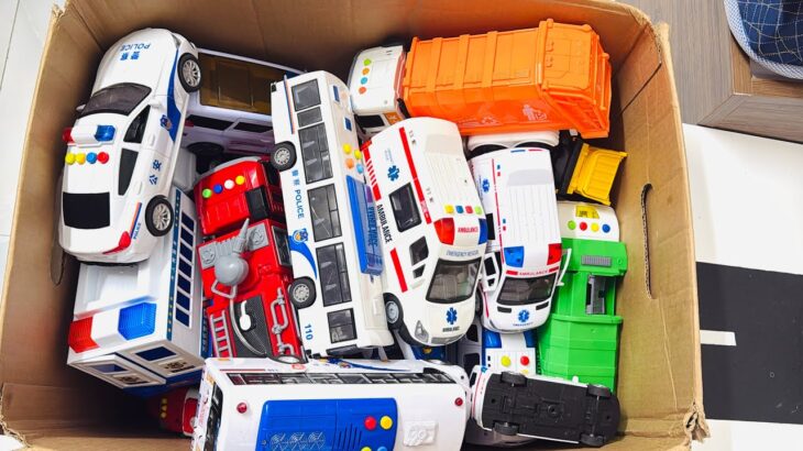 救急車のミニカー走る☆緊急走行テスト☆坂道走る｜ Ambulance miniature car runs! Emergensy driving test