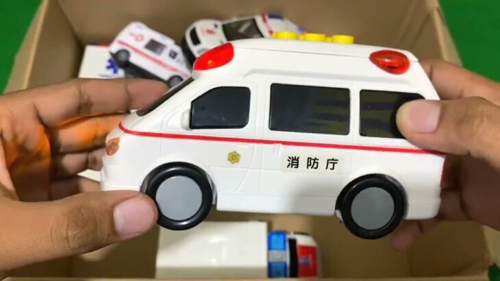 救急車のミニカー走る☆緊急走行テスト☆坂道走る｜ Ambulance miniature car runs! Emergensy driving test