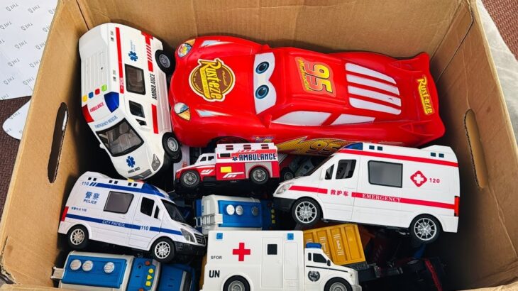 救急車のミニカー走る☆緊急走行テスト☆坂道走る｜ Ambulance miniature car runs! Emergensy driving test