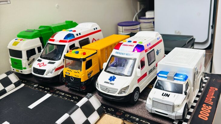 救急車のミニカーが走ります。サイレンありで坂道走行☆緊急走行｜Ambulance minicar runs in an emergency with sirens!