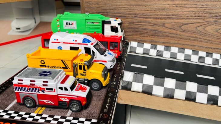 救急車のミニカーが走ります。サイレンありで坂道走行☆緊急走行｜Ambulance minicar runs in an emergency with sirens!