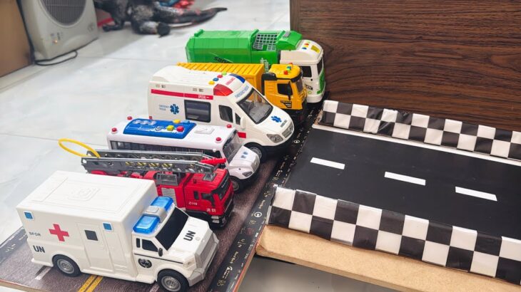 救急車のミニカーが走ります。サイレンありで坂道走行☆緊急走行｜Ambulance minicar runs in an emergency with sirens!