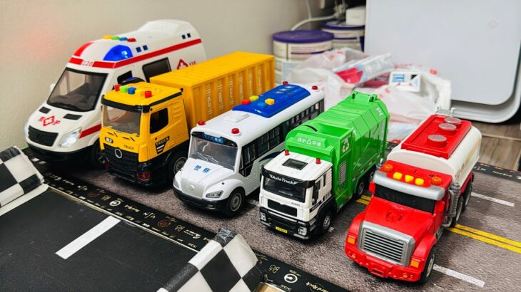 救急車のミニカーが走ります。サイレンありで坂道走行☆緊急走行｜Ambulance minicar runs in an emergency with sirens!