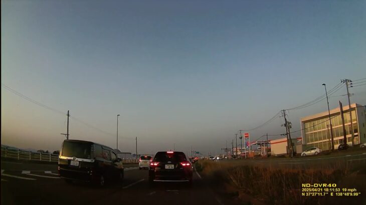 救急車、緊急走行！！連続赤信号無視！！　ドラレコ　EMER250421 180947