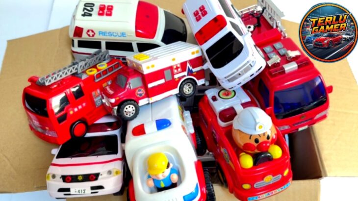 救急車のミニカーが坂道を爆走！緊急車両サイレン音で走る☆子供向けおもちゃカー動画 Miniature Ambulance Car Running Fast!