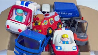 救急車のミニカーが走る! 緊急車両 坂道 サイレン音☆Miniature ambulance car running! Emergency vehicle hill siren sound