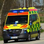 premedic TOMELILLA AMBULANS 9340 i utryckning rettungswagen auf Einsatzfahrt 緊急走行 救急車