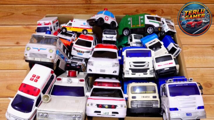 救急車ミニカーが爆走！🚑サイレン鳴らして坂道ダッシュ！緊急車両キッズおもちゃ☆