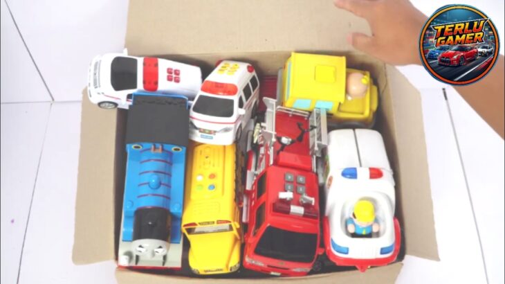 救急車ミニカーが爆走！🚑サイレン鳴らして坂道ダッシュ！緊急車両リアル走行テスト