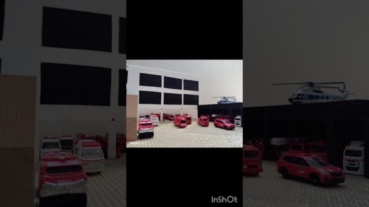 前回のコマ撮りの続き！#トミカコマ撮り#消防車#救急車#パトカー#緊急走行#事故