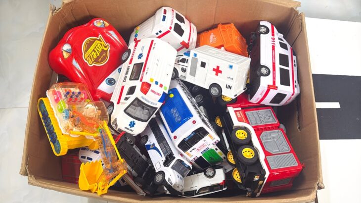 救急車のミニカーが走る！緊急車両 坂道走行 サイレンサウンド☆