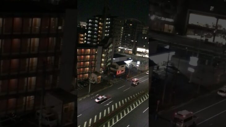 パトカーと救急車が緊急走行🚨🦺🚓🚑