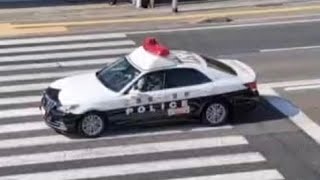 パトカー　緊急走行