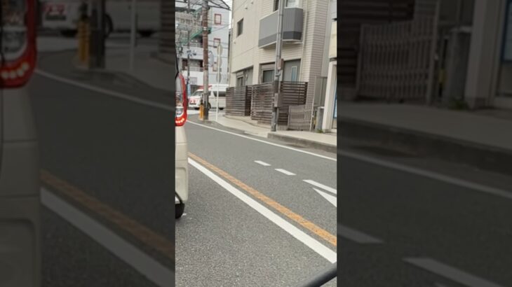 リモートサイレンを鳴らし交差点を通過 ハイメディック救急車【藤沢市消防局】