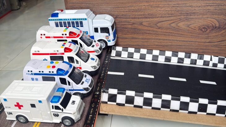 救急車のミニカーが走る！緊急車両 坂道走行 サイレンサウンド☆