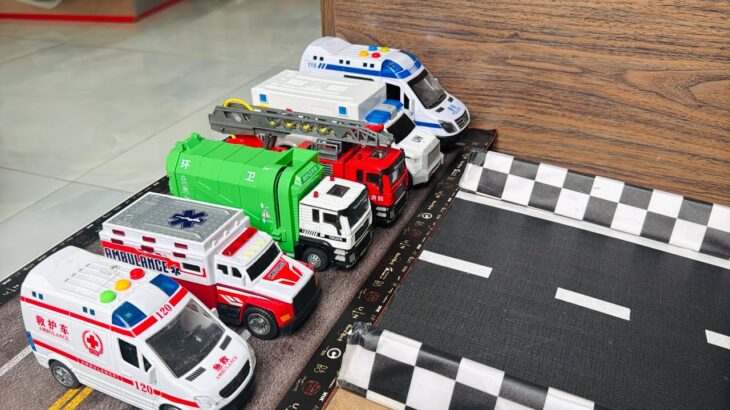 救急車のミニカーが走る！緊急車両 坂道走行 サイレンサウンド☆