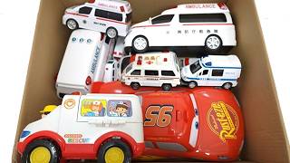 救急車のミニカー走る☆緊急走行テスト！坂道走る｜しかし、1台だけディズニーカーズのミニカーが入っています！