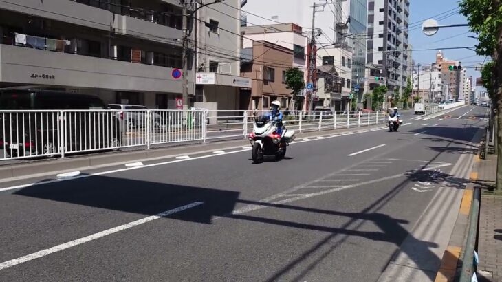 警視庁第四交通機動隊 白バイ2台 緊急走行 2026/5/15