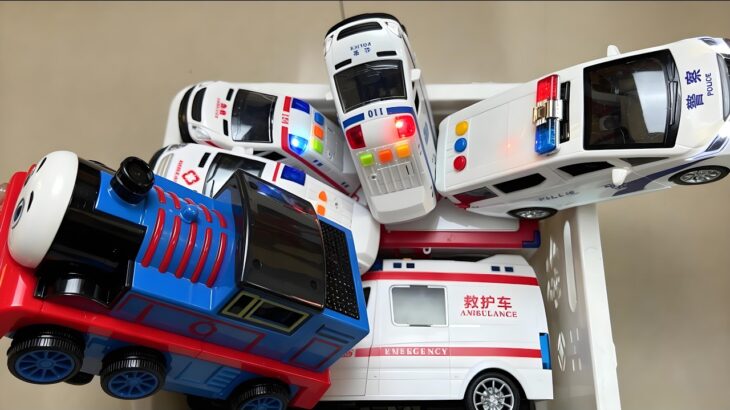 サイレン全開！パトカーと救急車が同時にミニカーが坂道を一気に走る☆緊急走行チャレンジ ｜ Ambulance miniature car runs! Emergensy driving test！