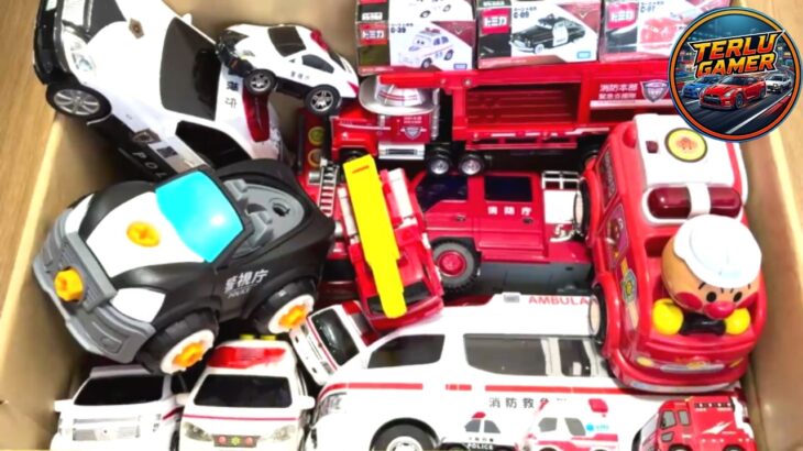 救急車ミニカーが坂道を猛スピード走行！🚑 緊急車両 サイレン音つき☆子供向けおもちゃカー動画 Mini Ambulance Car Run