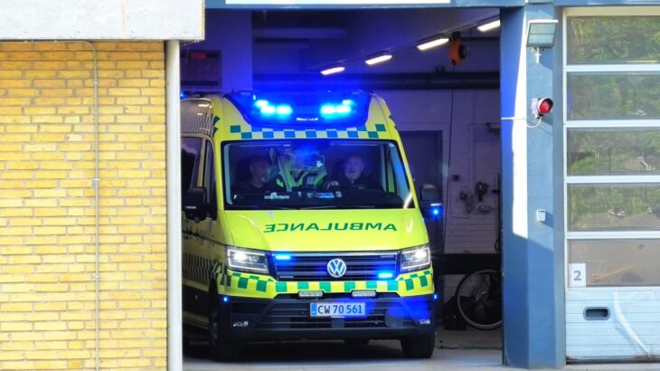 NYBORG AMBULANCE SYD (3561) i udrykning rettungswagen auf Einsatzfahrt 緊急走行 救急車