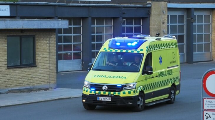 NYBORG AMBULANCE SYD (3584) i udrykning rettungswagen auf Einsatzfahrt 緊急走行 救急車