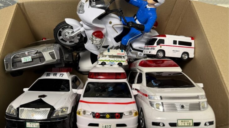 🚓🚑 パトカーと救急車のミニカーを坂道で走らせてみた！サイレンが鳴るはたらくくるま緊急走行 Police Car & Ambulance Emergency Driving!