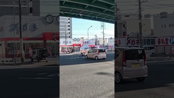 【緊急走行】サイレン 救急車「お待ちください」 #はたらくくるま #緊急走行 #救急車 #サイレン