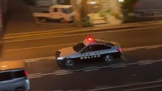 パトカー　緊急走行