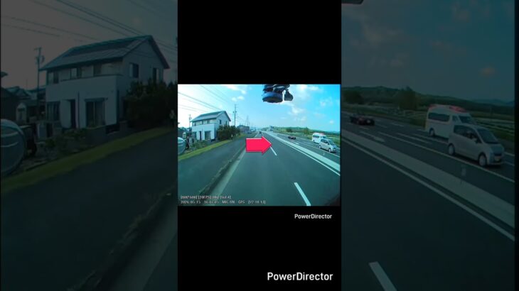 緊急走行中の救急車抜くとかどんな思考回路してんねやろ😅