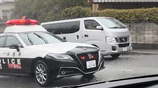 パトカー　緊急走行
