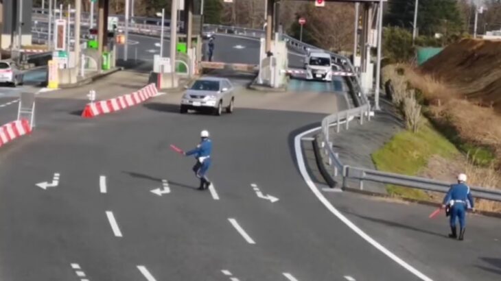 取締り　後部座席ベルト