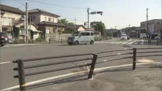 緊急走行中の覆面パトカーと乗用車の事故　生後５カ月の男児搬送