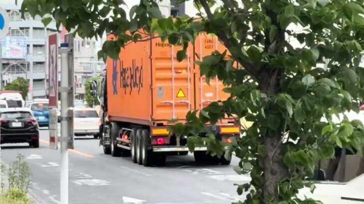 柏市消防局 東部消防署光が丘分署 救急車と旭町消防署の 救急車がすれ違う! 緊急走行