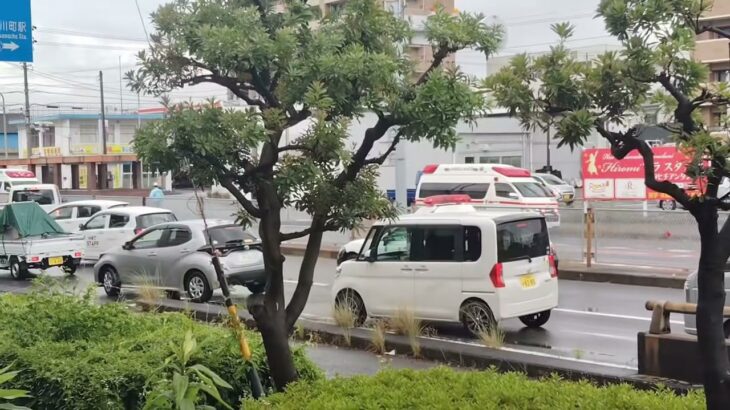 緊急走行　パトカー　　事故現場に到着