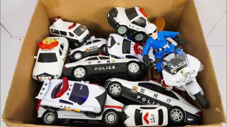 パトカーのミニカーが箱に並びました！１台ずつチェック、坂道走る。緊急走行テスト はたらくくるま