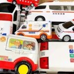 箱に並べられた『救急車』のミニカーで緊急走行テストをしました。色んな車たちの走りをお楽しみください！