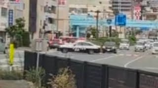 パトカー　緊急走行