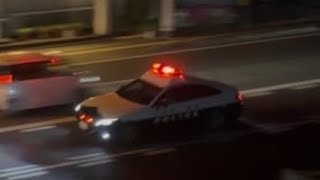 パトカー　緊急走行